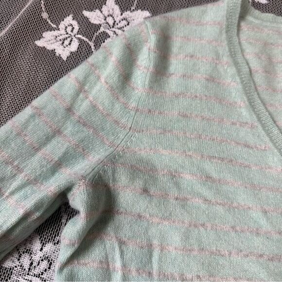 Lord & Taylor 100% Cashmere V-Neck Striped Sweater Sz Medium - Picture 5 of 11